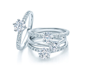 Pavé rings - noble pavé with big center stone 