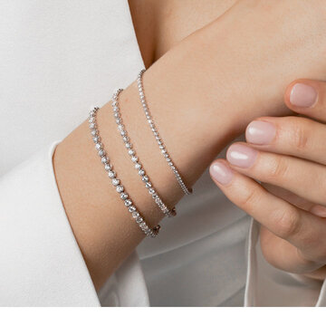 Bracelets with diamonds