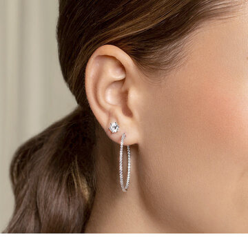 Sparkling ear jewellery
