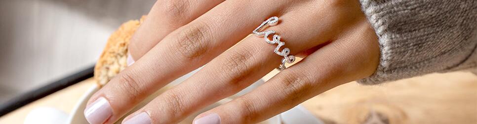Enchanting rings for special moments of happiness