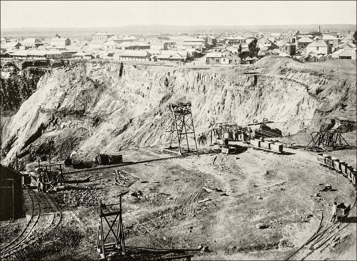 The history of diamonds: Diamond mine in South Africa in 1920