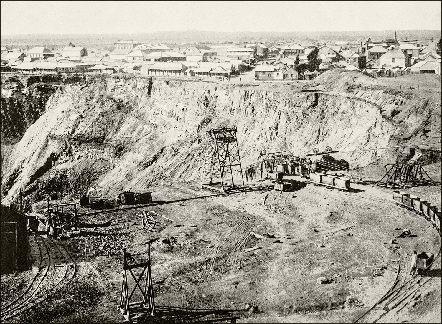 The history of diamonds: Diamond mine in South Africa in 1920