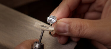 The classic prong setting with six prongs, as seen here in the model The One