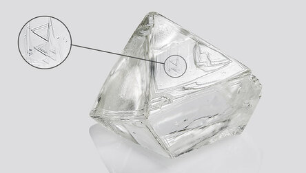 Wachstumsstrukturen beim natürlichen Diamanten