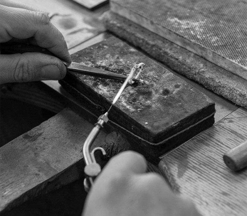 Herstellung eines Verlobungsrings mit Diamantfassung in unserer Manufaktur diamond, diamond setting, jewellery, piece of jewellery, jewellery manufacturer, jewellery with diamond, manufactory, engagement ring