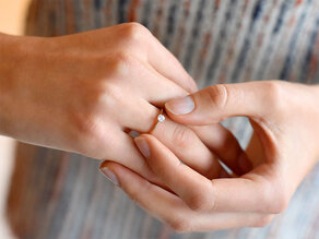 Engagement ring Classic 4 in 9K rosé gold with lab-grown diamond 0.25ct E/VS
