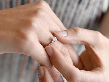 Engagement ring Classic 4 in 14K white gold with lab-grown diamond 0.50ct E/VS
