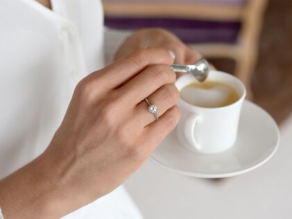 Engagement ring Classic 4 in 9K white gold with lab-grown diamond 1.00ct E/VS
