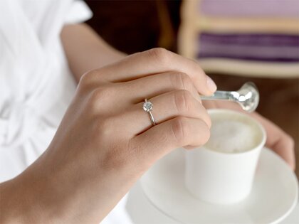 Engagement ring Spirit in 9K white gold with lab-grown diamond 1.00ct E/VS