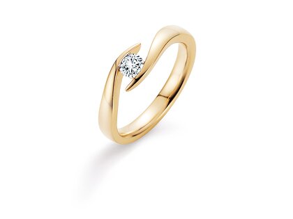 Engagement ring Twist in 9K yellow gold with diamond 0.30ct H/SI