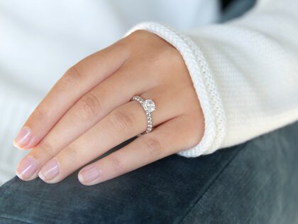 Engagement ring Classic Beads in 9K white gold with lab-grown diamond 1.00ct D/IF