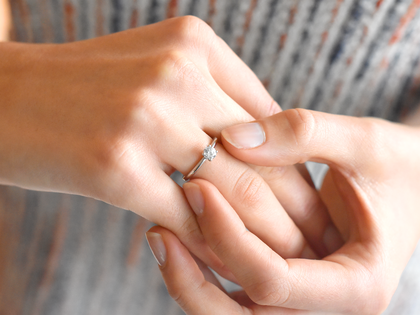 Engagement ring Classic 4 in platinum