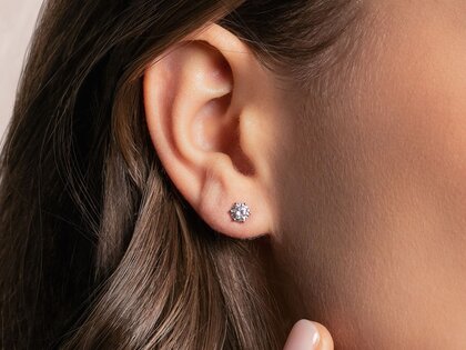 Ear studs Classic in 9K yellow gold with diamonds 2.00ct G/SI