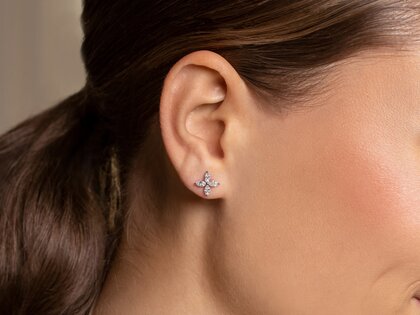 Ear studs Flower in 9K yellow gold with diamonds 0.64ct G/SI