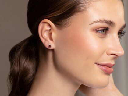 Earrings Windsor in 14K white gold with rubies 1.20ct and diamonds 0.10ct
