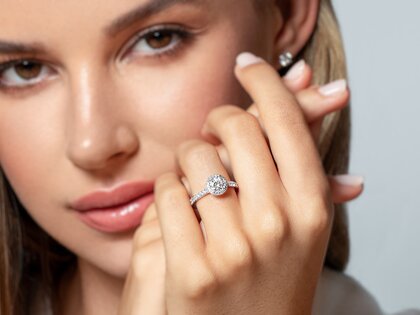 Engagement ring Pure Infinity in 9K yellow gold with lab-grown diamonds 0.65ct E/VS