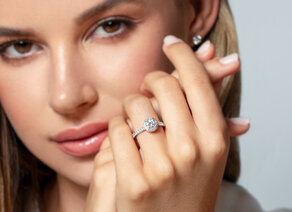 Engagement ring Pure Infinity in 9K yellow gold with lab-grown diamonds 0.65ct E/VS