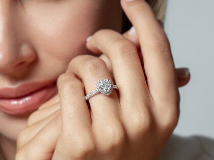 Engagement ring Pure Love in 9K yellow gold with lab-grown diamonds 0.65ct E/VS