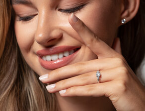 Engagement ring Vivid Petite Diamond in 18K yellow gold with diamonds 0.50ct G/SI