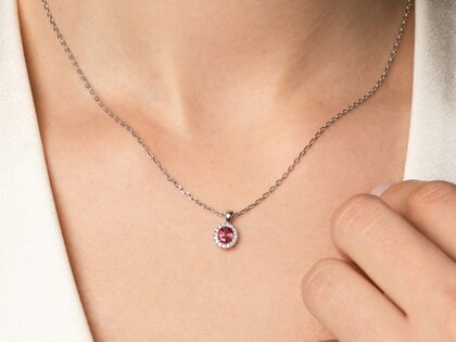 Pendant Windsor in 18K yellow gold with ruby 0.60ct and diamonds 0.12ct