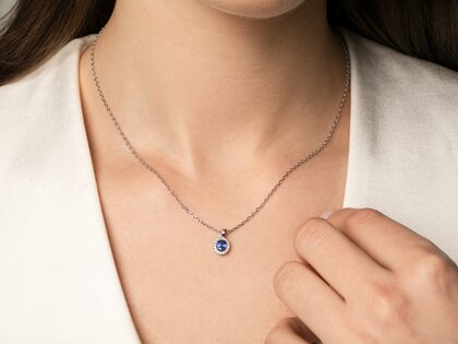 Pendant Windsor in 14K white gold with sapphire 0.60ct and diamonds 0.12ct