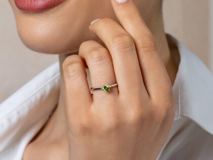 Birthstone ring Classic 4 August