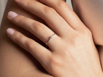 Birthstone ring Vivid Petite April in 9K yellow gold with diamond 0.08ct and diamonds 0.02ct