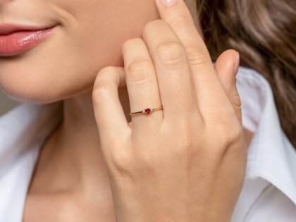 Birthstone ring Vivid Petite July in 9K white gold with ruby 0.11ct and diamonds 0.02ct