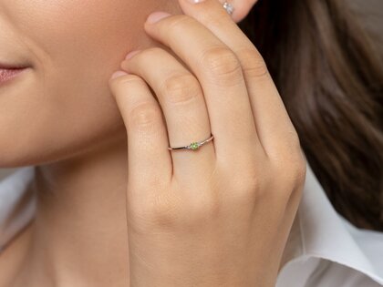 Birthstone ring Vivid Petite August in 14K yellow gold with peridot 0.10ct and diamonds 0.02ct