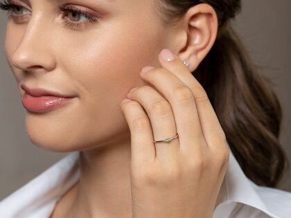 Birthstone ring Vivid Petite August in 14K yellow gold with peridot 0.10ct and diamonds 0.02ct
