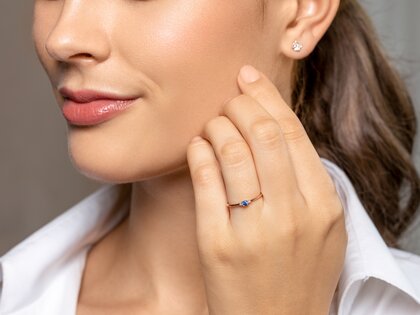 Birthstone ring Vivid Petite September in 9K white gold with sapphire 0.10ct and diamonds 0.02ct