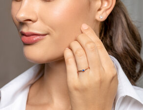 Birthstone ring Vivid Petite September in 9K white gold with sapphire 0.10ct and diamonds 0.02ct