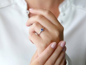 Engagement ring Jolie in 18K white gold with sapphire 0.25ct and diamonds 0.06ct