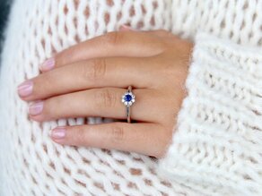 Engagement ring Lovely in platinum 950/- with sapphire 0.10ct and diamonds 0.15ct