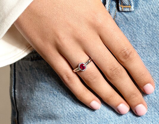 Engagement ring Windsor in 9K white gold with ruby 0.60ct and diamonds 0.12ct