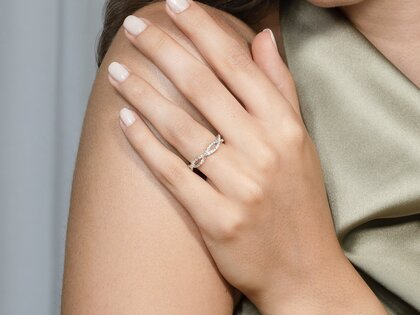 Engagement ring Diamond Curve in 14K white gold with diamond 0.40ct G/SI