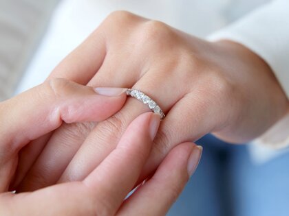 Engagement ring Dusk in 18K white gold with lab-grown diamonds 1.40ct E/VS