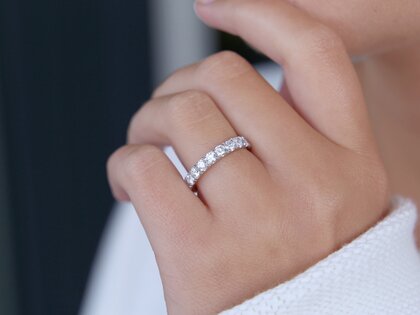 Engagement ring Dusk in 18K white gold with lab-grown diamonds 1.40ct E/VS