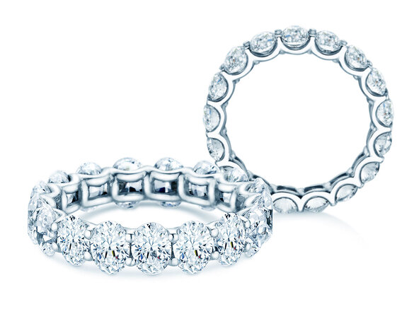 Engagement ring Oval Cut Infinity in 14K white gold with lab-grown diamonds 1.84ct E/VS