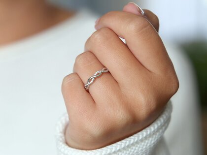 Engagement ring Sparkling Curve in 14K white gold with diamonds 0.14ct G/SI