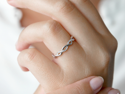 Engagement ring Sparkling Curve in 14K white gold with diamonds 0.14ct G/SI