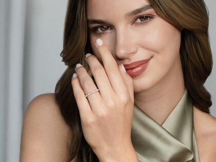 Engagement ring V-Eternity in 14K white gold with diamonds 0.22ct G/SI