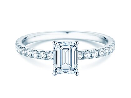 Engagement ring Classic 4 Emerald Pavé
