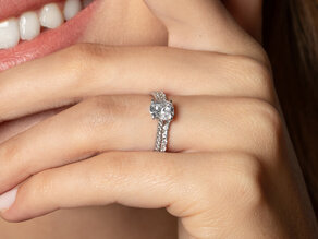 Engagement ring Cushion Pavé in 9K yellow gold with diamonds 1.22ct G/SI