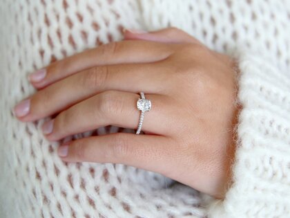Engagement ring Cushion Pavé in 14K white gold with lab-grown diamonds 1.22ct E/VS