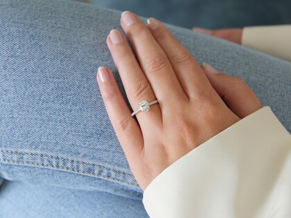 Engagement ring Cushion Pavé in 14K white gold with lab-grown diamonds 1.22ct E/VS