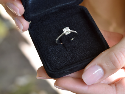 Engagement ring Cushion Pavé in 14K white gold with lab-grown diamonds 1.22ct E/VS