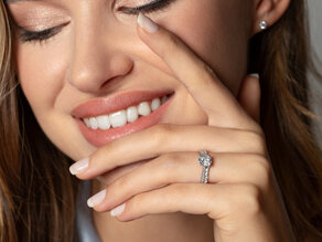 Engagement ring Cushion Pavé in 9K yellow gold with lab-grown diamonds 1.22ct E/VS