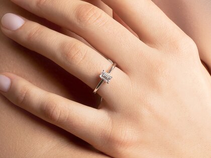 Engagement ring Emerald Cross in 18K white gold with diamond 1.00ct G/VS