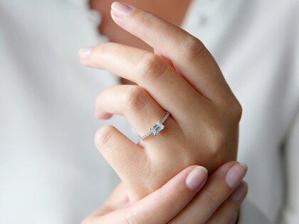 Engagement ring Emerald-Cut